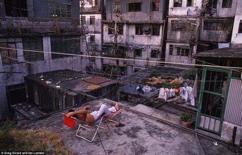 20 Interesting Photos from Kowloon Walled City | KickassFacts