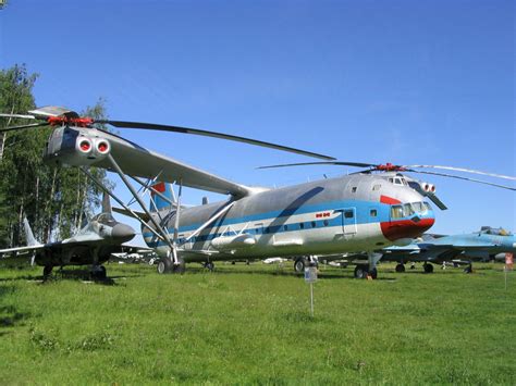 Mil Mi-12 is the largest helicopter ever built. 4 engines, 26000hp, 44 ...