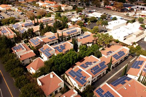 La Californie impose les panneaux solaires sur les nouveaux bâtiments