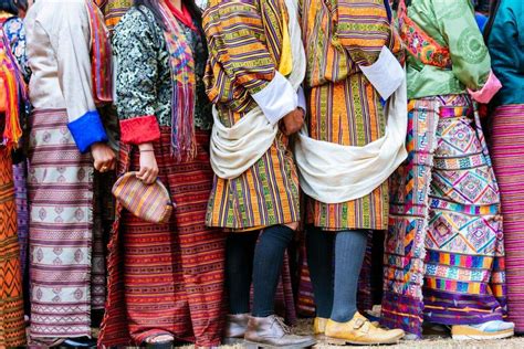 Gho and Kira, the traditionnal dress of Bhutan - Taste of Bhutan