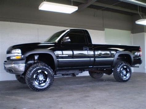 Sell used 2001 Chevy Silverado 2500HD 4WD Reg Cab 6.0L Lifted 105K in Newark, Illinois, United ...