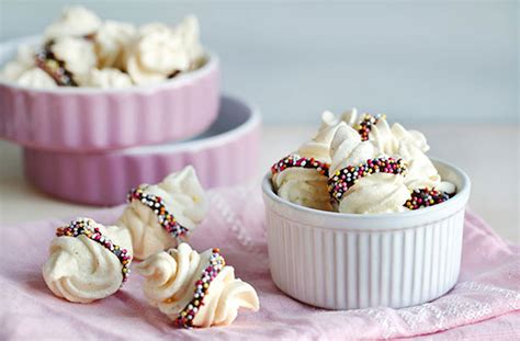 Mini Meringue Kisses | Dessert Recipes | GoodtoKnow