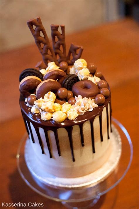 Caramel and chocolate candy cake with chocolate drip - - CakesDecor