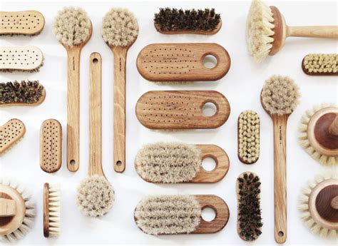 Dry Brushing: Benefits And How To Do It