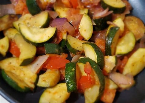 Mexican style zucchini Recipe by SANCHEZ | Recipe | Easy zucchini recipes, Zuchini and squash ...