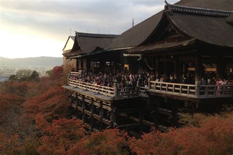 Kiyomizu-dera Autumn Guide - Kyoto - Japan Travel