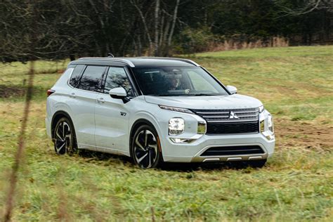 2023 Mitsubishi Outlander PHEV first drive review: The best Nissan ...