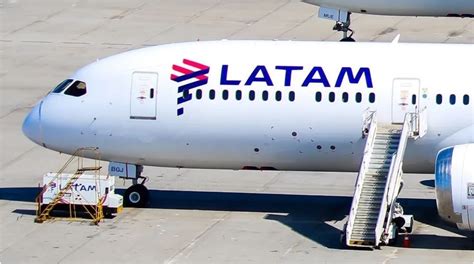 LATAM Airlines elimina el 75% de plásticos de un solo uso en cabina - Latam Green