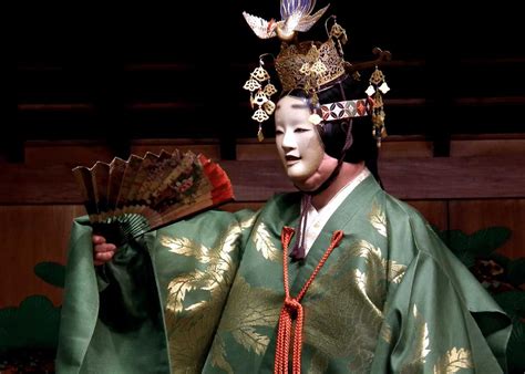 What is Noh? Complete Guide to Noh Theater | Noh theatre, Japanese noh, Pretty kimonos