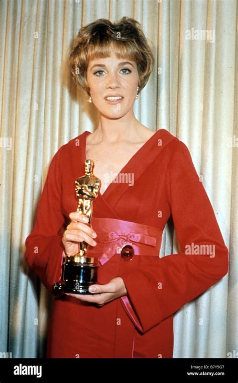 Julie Andrews cérémonie des Oscars 1965, Meilleure Actrice dans un ...