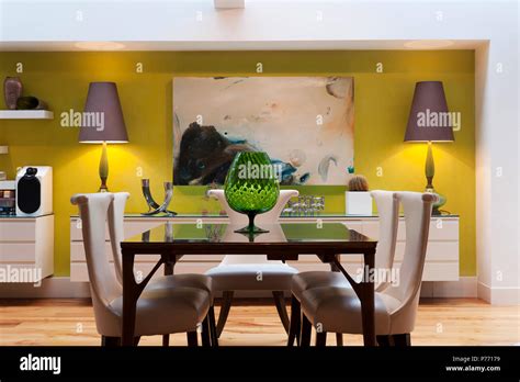 Modern dining room Stock Photo - Alamy