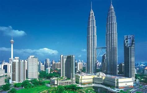 Petronas Twin Tower Skybridge Entry and KLCC Suria Visit in Kuala Lumpur on TourMega - TourMega