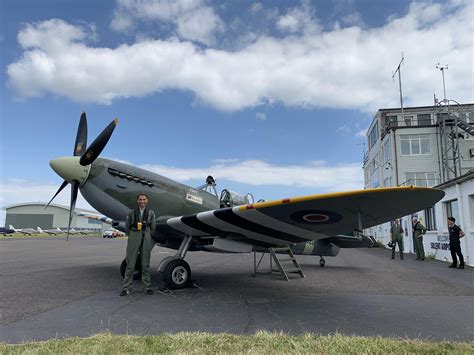 Flying a Spitfire : r/aviation