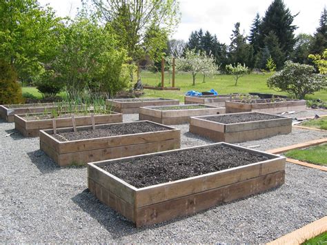 I want to try this! Must build deer fence first... | Vegetable garden raised beds, Building a ...
