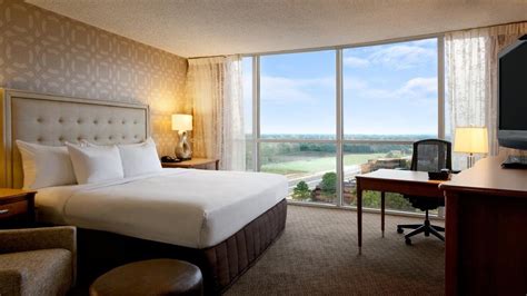 Hilton Plans to Roll Out ‘Smart’ Hotel Rooms Over 2018 | Condé Nast ...