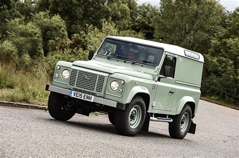 2015 Land Rover Defender 90 Heritage UK review review | Autocar