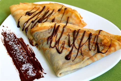 Crepes dulces rellenos de Nutella y coco (sin lactosa) | Comparterecetas.com