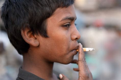 Bangladesh, street child at Sadarghat in Dhaka - Dietmar Temps, photography