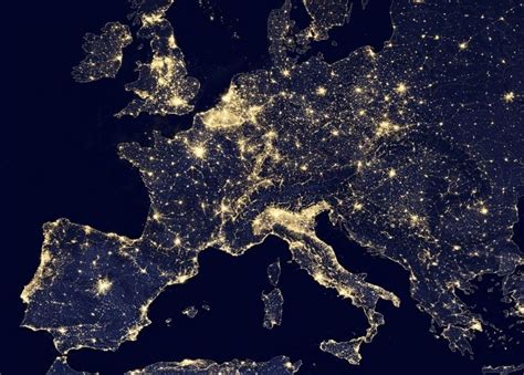 EUROPA À NOITE - Satélite infravermelho registra imagem da Europa à ...