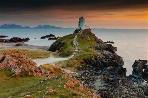 Tŵr Mawr lighthouse on Ynys Llanddwyn on Anglesey, #Wales | Lighthouse ...