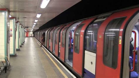 London Underground (LU) - Central line 1992 stock trains at Mile End Station - YouTube