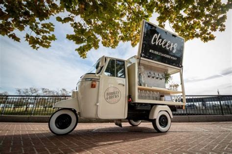 Bubbles – The Smallest mobile Wine Bar in Italy 😊 | This is Italy