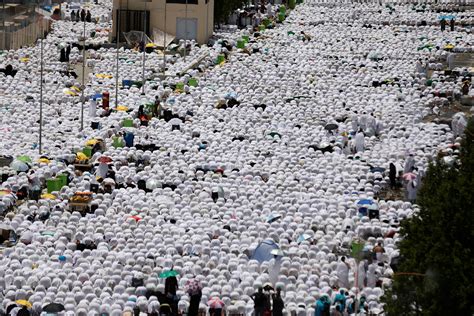 Muslims at haj converge on Jamarat for ritual stoning of the devil - TVTS