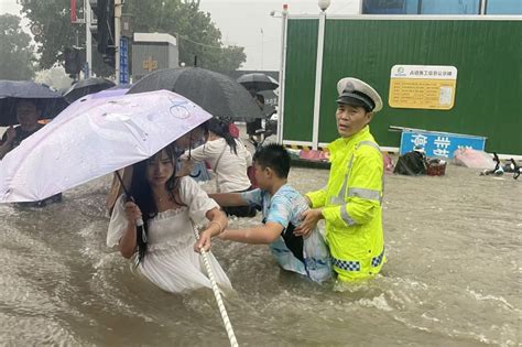 Flood toll rises in central China, as tens of thousands evacuated ...