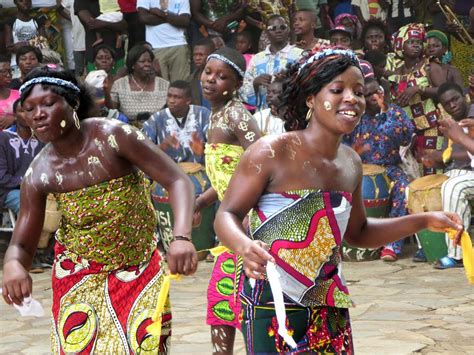 Ewa Bobobo Dance | Girls perform the traditional Ewa bobobo … | Flickr