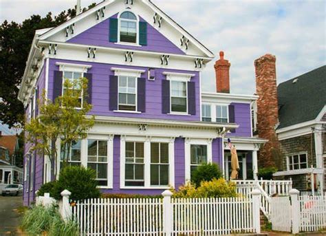 The Do's and Don'ts of Choosing a New House Color | House colors ...