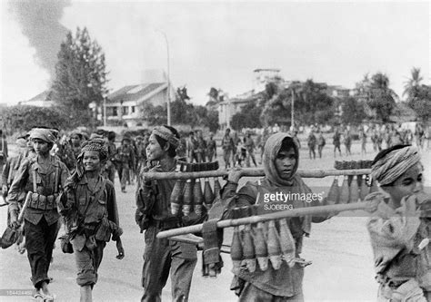 The young Khmer Rouge guerrilla soldiers carry mortar shells 17 April... | Cambodia, Vietnam war ...