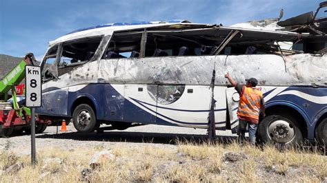 Mexico bus crash kills 16 Venezuelan, Haitian migrants | Reuters