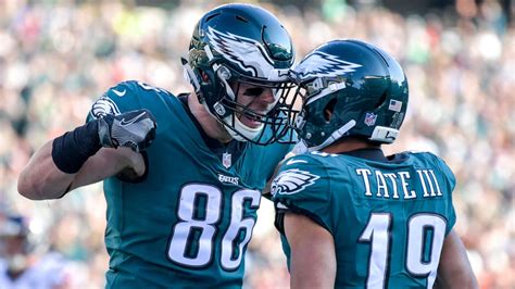 Zach Ertz Sets Single-Season NFL Tight End Receptions Record