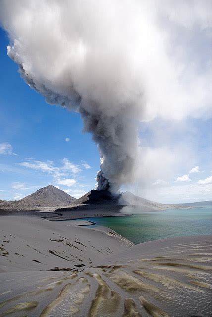 Volcanic Ash and Coral Reefs Do Not Mix | Descrier News