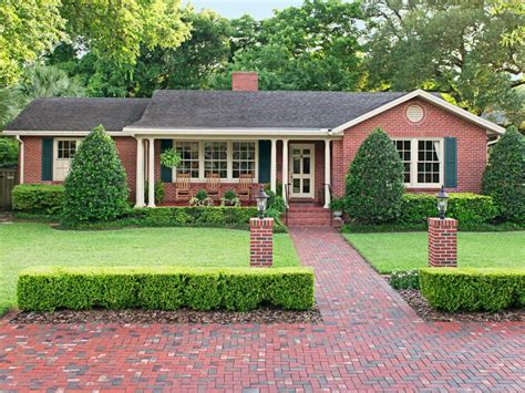 Landscaping Ideas For Brick Ranch Style Homes - naniewandy