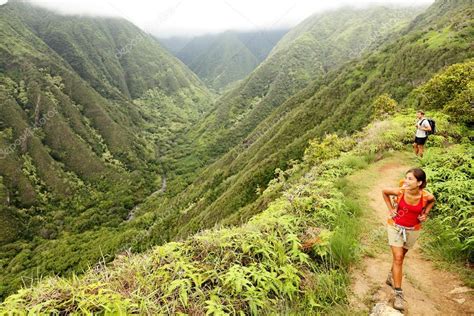 Hiking on Hawaii, Waihee ridge trail, Maui — Stock Photo © Maridav #27487531