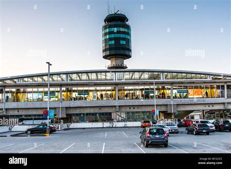 Vancouver international airport hi-res stock photography and images - Alamy