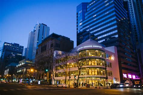 Starbucks Chicago Roastery opens to capacity crowds - Starbucks Stories