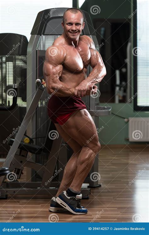 Bodybuilder Performing Side Chest Pose Stock Image - Image of health, healthy: 39414257