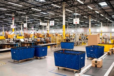 Here's What It Looks Like Inside an Amazon Warehouse | Reader's Digest