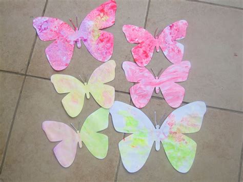 Finger Paint Butterfly Craft + Butterfly Printable - Fun with Mama