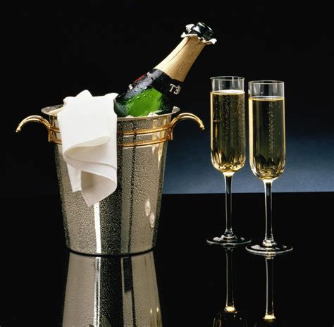 What’s the difference between Prosecco, Champagne, and Cava? Sparkling ...