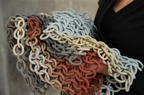 Countless Ceramic Loops Comprise Cecil Kemperink's Movable Chain Sculptures — Colossal