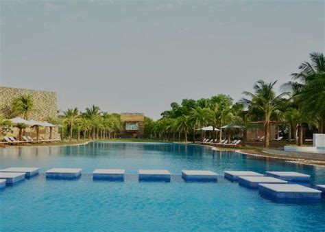 4 BEST HOTELS near MUMBAI AIRPORT