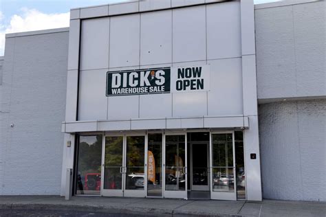 Dick's Sporting Goods opens Warehouse Sale Store in Crossgates