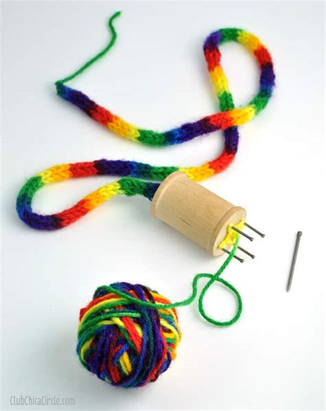 MAKE AN EASY SPOOL KNITTER