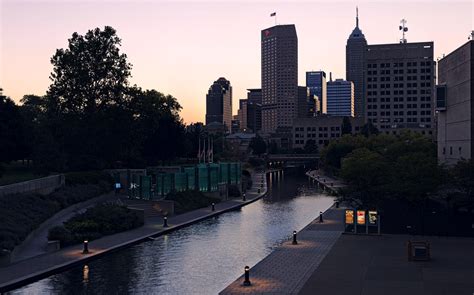 Indianapolis Canal Walk and Skyline[OC][2048x1276] | Indianapolis canal ...