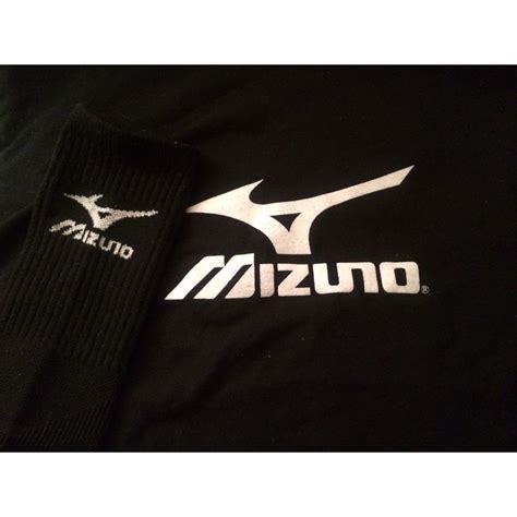 #6 Get a picture of the logo: The #Mizuno logo on my socks and shirt! # ...