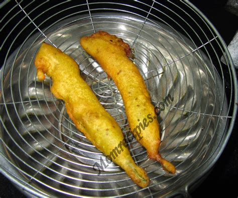 Mom's Recipies: Cut Mirchi Bajji / Masala Cut Mirchi ~ Street Food