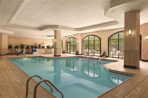 20 Hotels with Indoor Pools in Louisville, KY